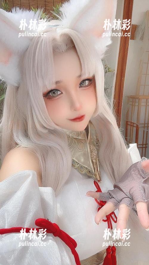 最新Sayo Momo豹纹作品集发布，摄影师与模特的完美合作.txt